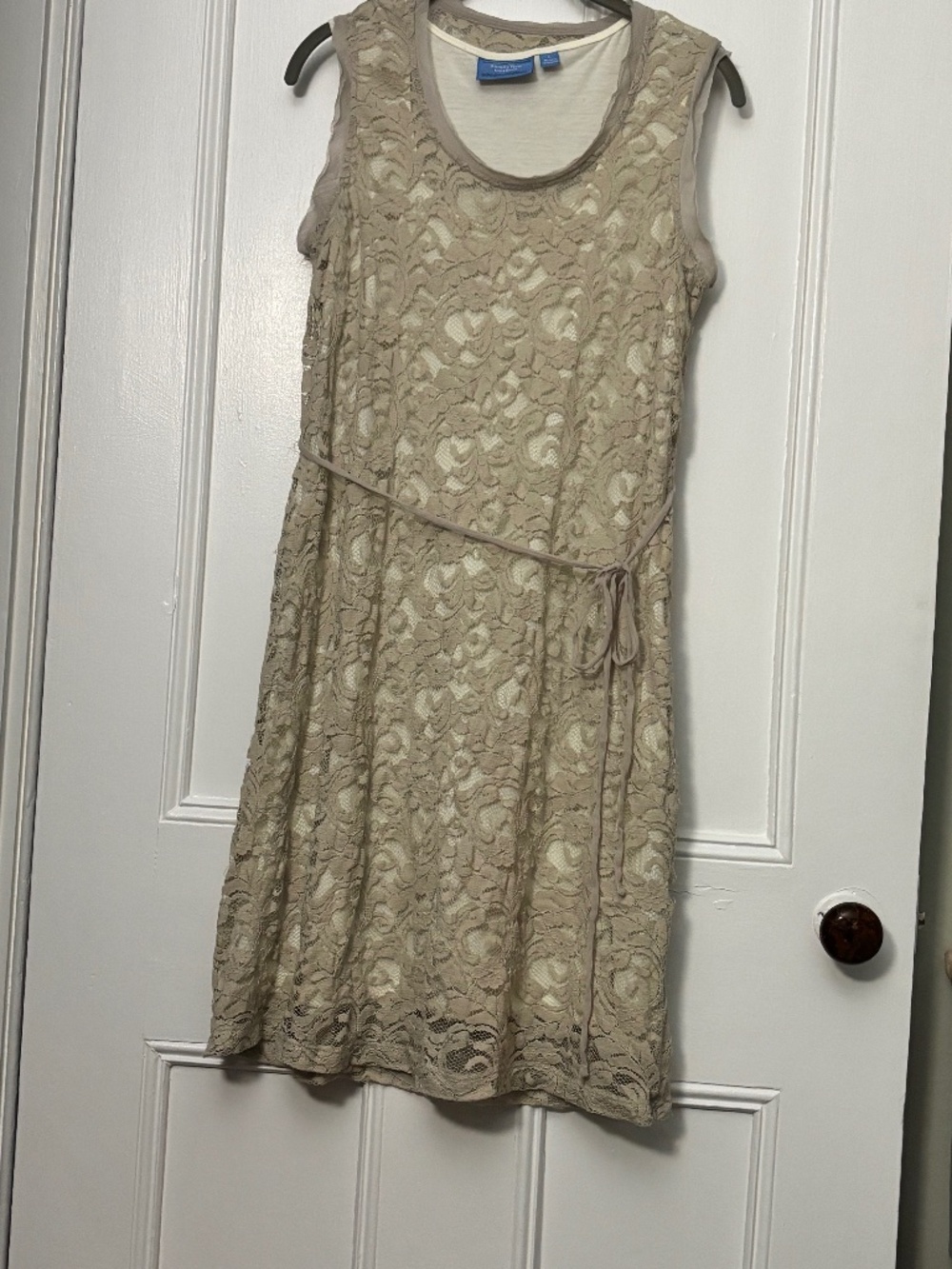 Simply Vera Vera Wang sleeveless beige lace dress